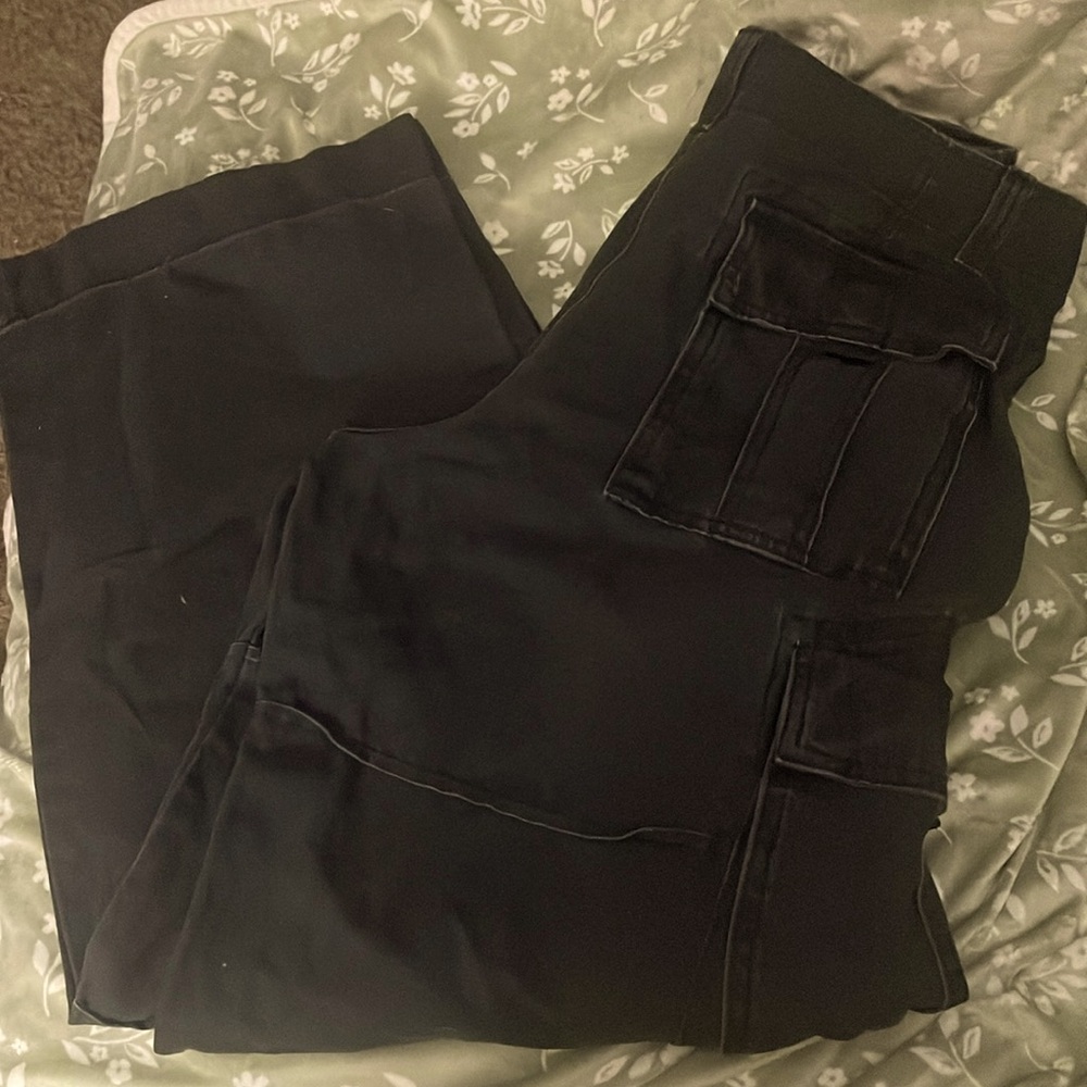 Black baggy cargo jeans